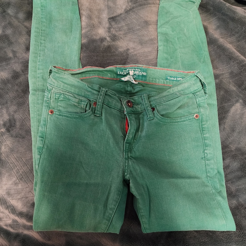 Lucky Brand Charlie Super Skinny size 0 green tee shirt denim